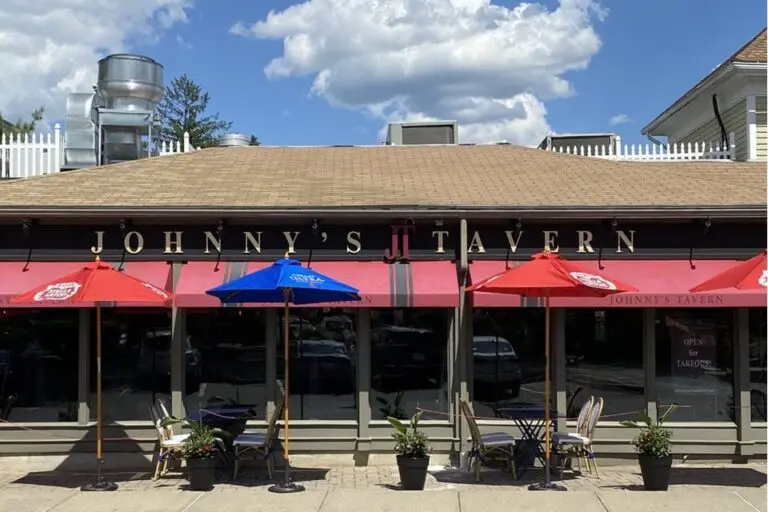 Johnny's Tavern