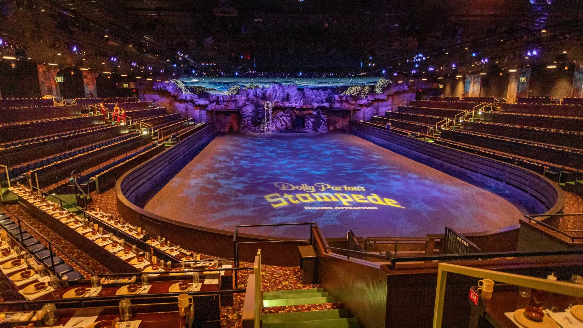 Dolly Parton's Stampede Dinner Attraction in Branson Theater District |  Expedia.co.in