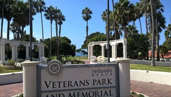 Veterans Park Sign - Redondo Beach CA; Picture of Veterans Park, Redondo Beach