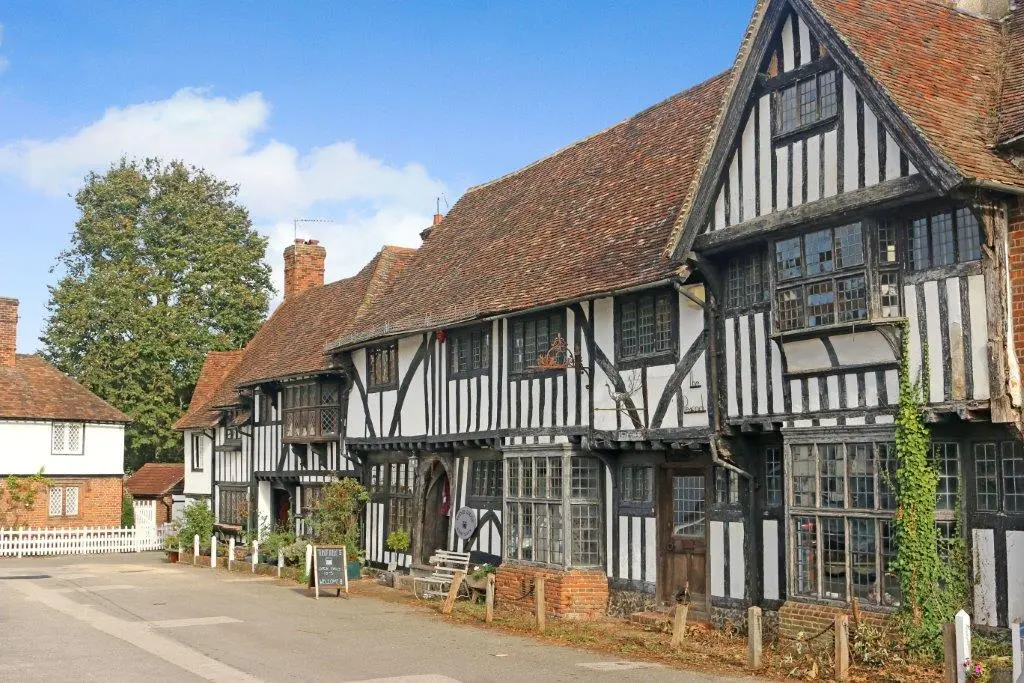 Chilham: An endearing Picture Postcard Village - Graham John