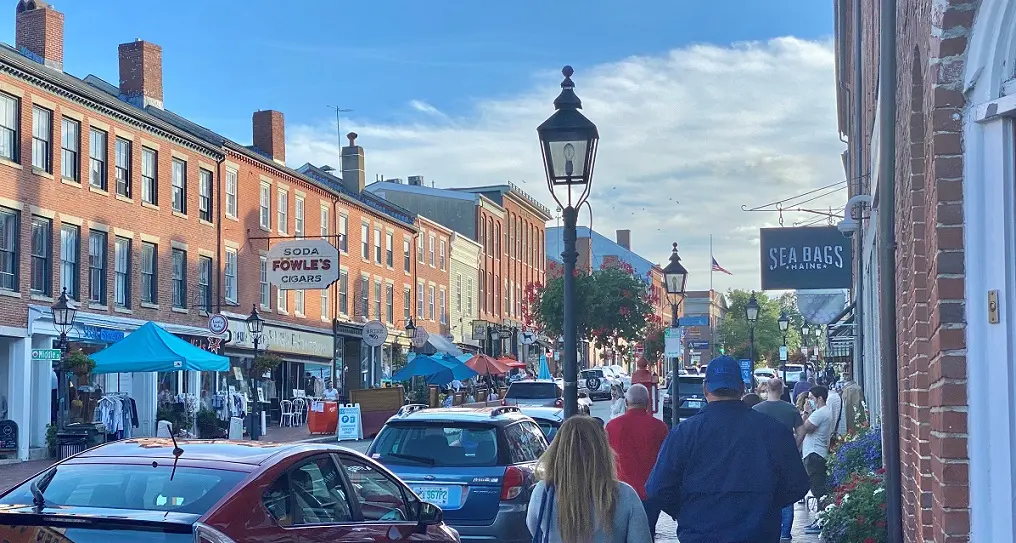 Newburyport Downtown Shopping, Experience the Tradition