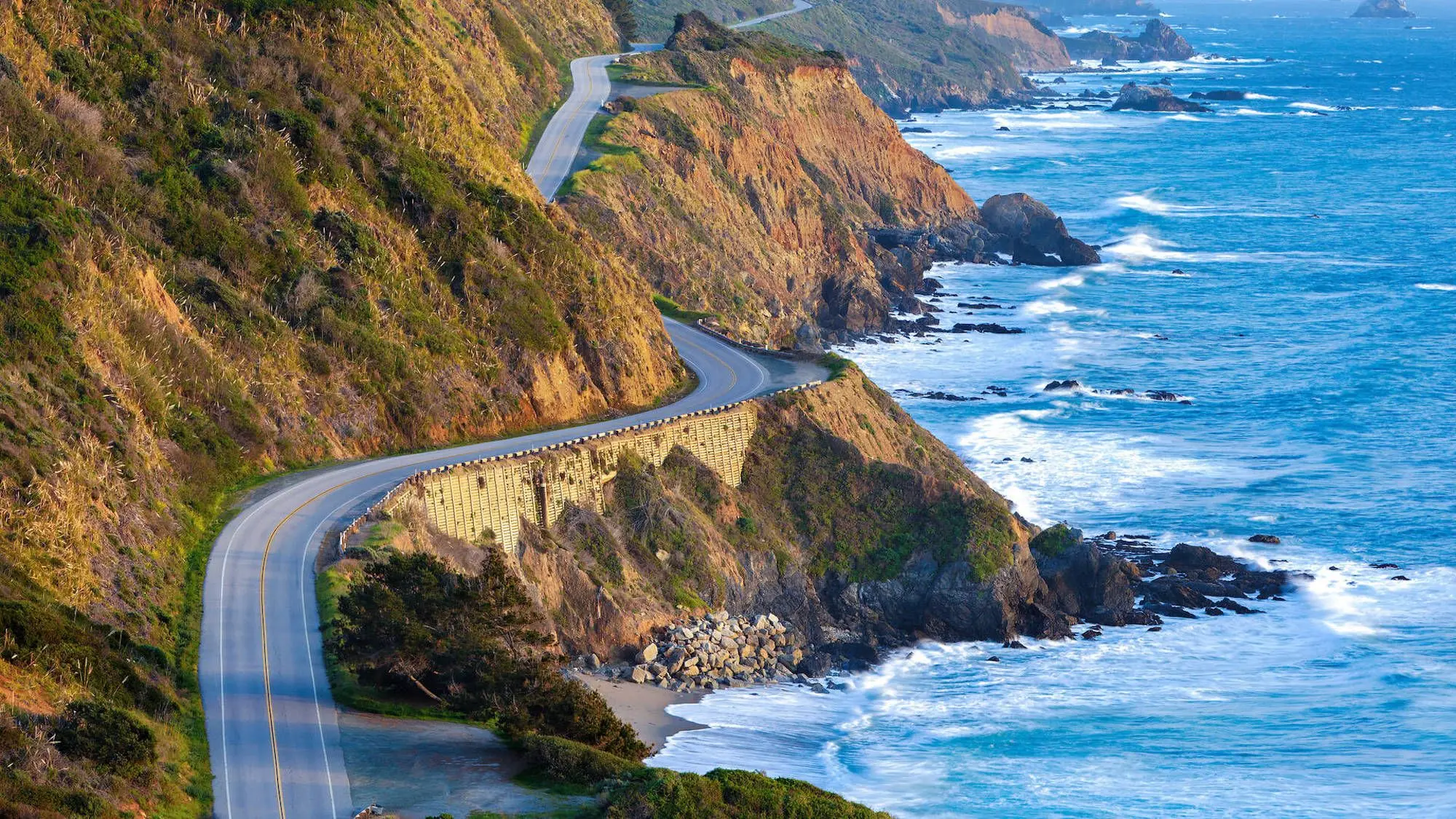 10 Must-See Attractions along the Pacific Coast Highway