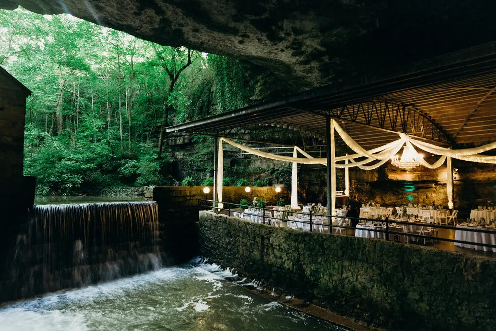 LOST RIVER CAVE WEDDING | GEENA + DANNY | shelleyandportugal.com