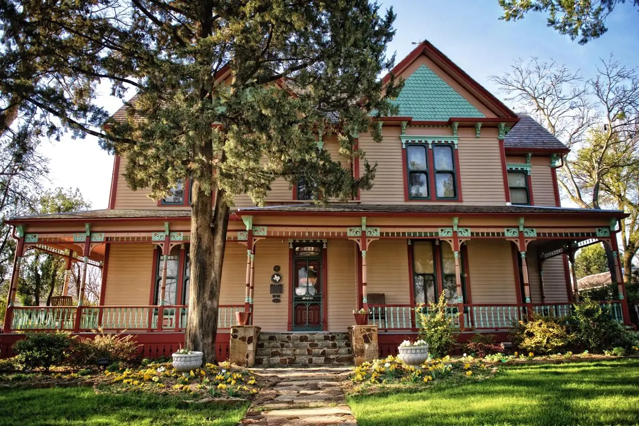 Admission & Grounds Tour - Heritage Farmstead Museum