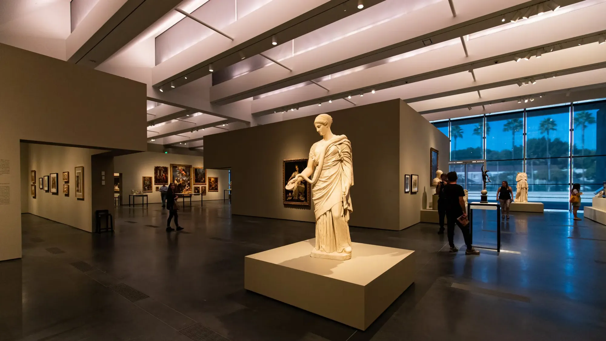 Los Angeles County Museum of Art in Mid-Wilshire | Expedia.co.in