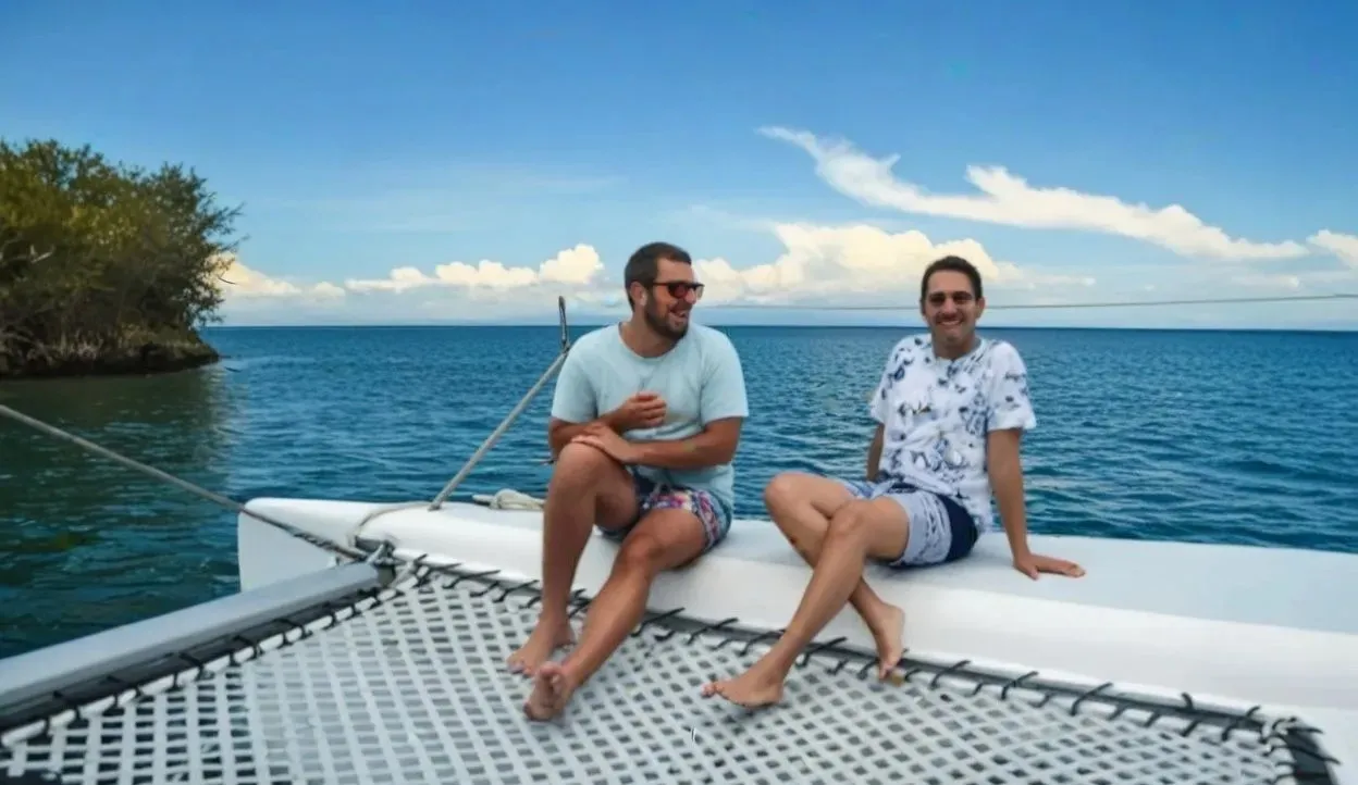 Amavi Charters | Catamaran Sailing & Snorkeling Tours | Roatan, Bay Islands