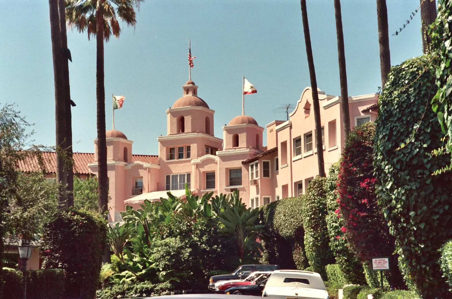 File:The Beverly Hills Hotel, 1989 (2086903257).jpg - Wikimedia Commons