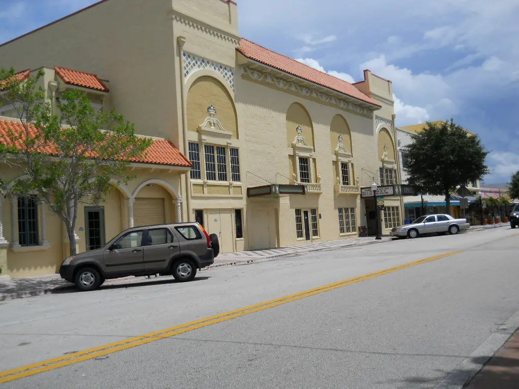 File:Lyric Theatre, Stuart, Florida 003.JPG - Wikimedia Commons