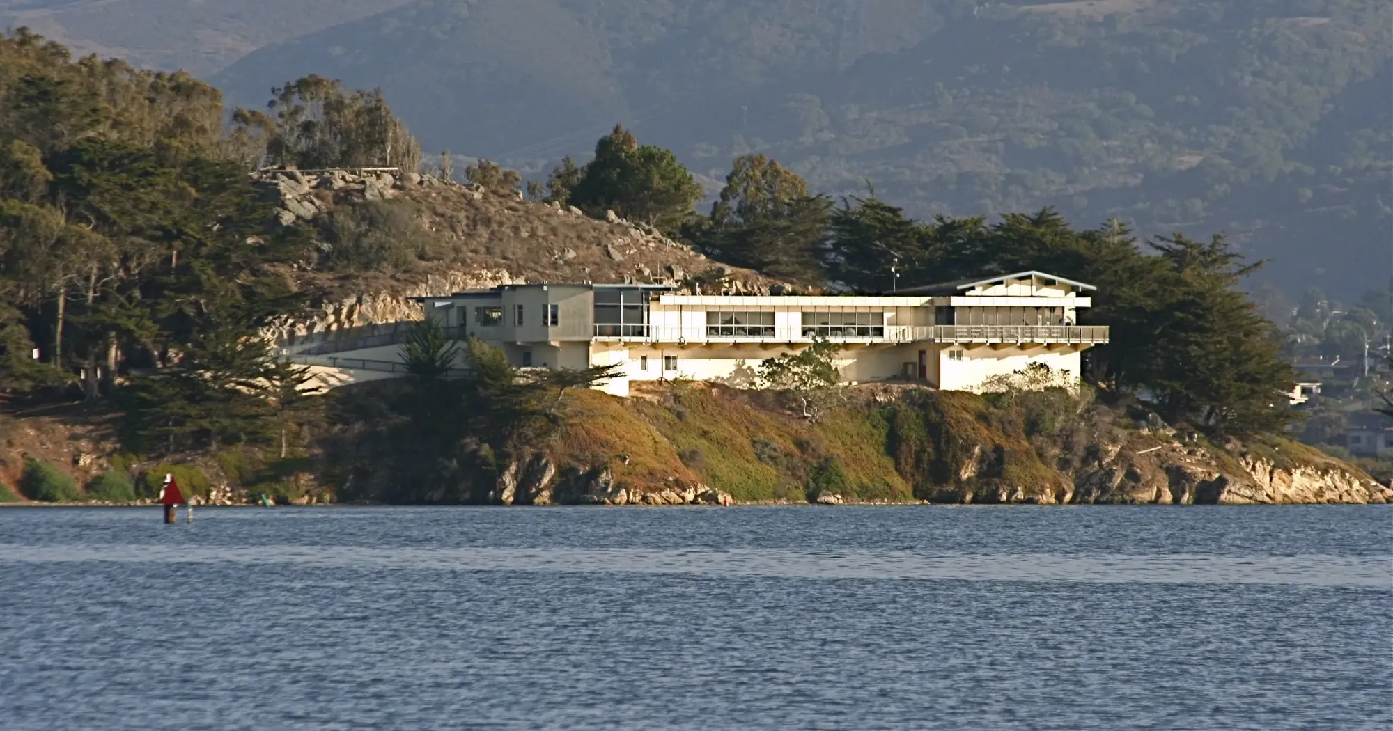 File:Morro bay museum of natural history.jpg - Wikimedia Commons