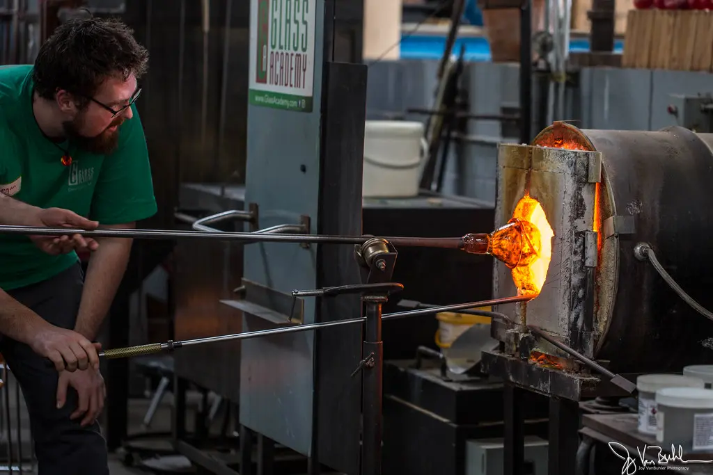 8/52-2: Glass Blowing Demonstration at the Glass Academy | Flickr