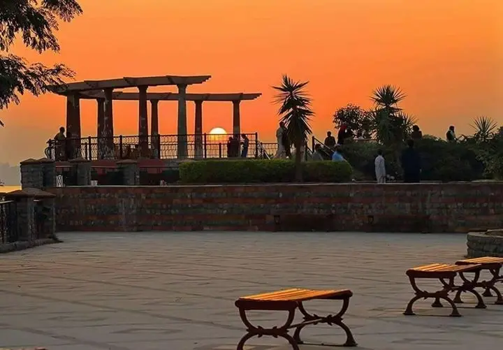 File:Lakeview park.jpg - Wikimedia Commons