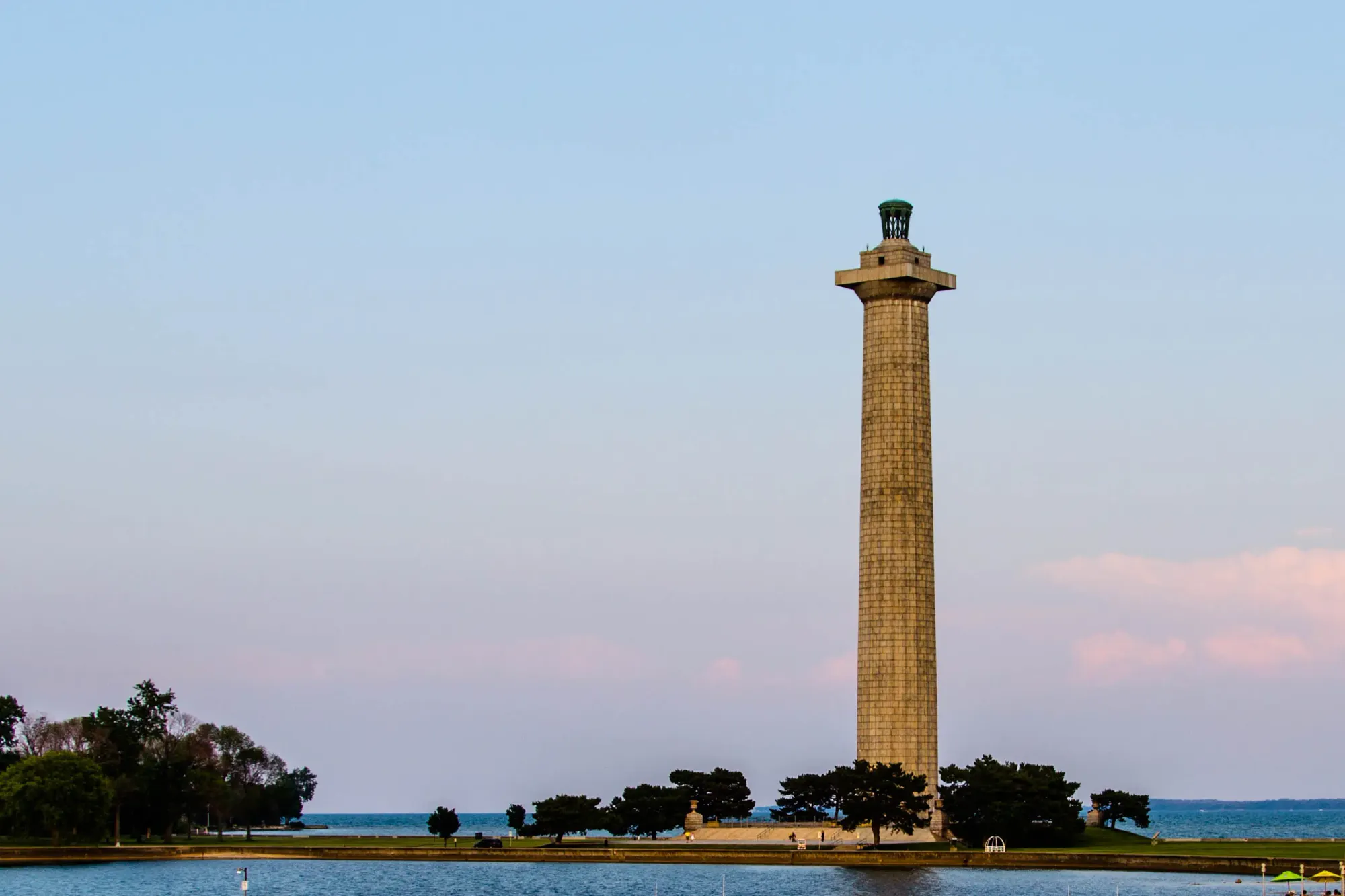 File:Perrys Monument 2012.jpg - Wikimedia Commons