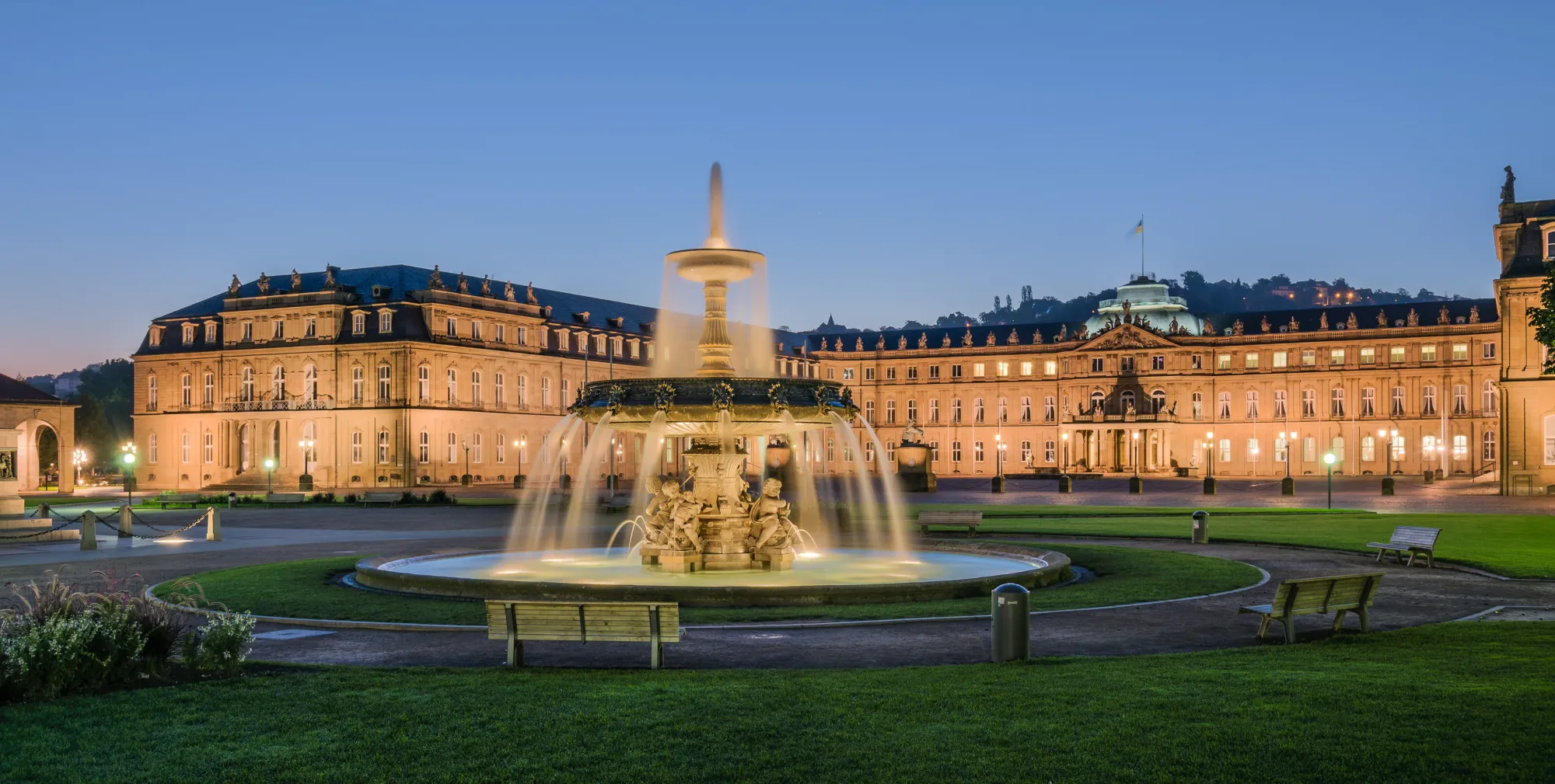 File:Neues Schloss Schlossplatzspringbrunnen Schlossplatz Stuttgart 2015  01.jpg - Wikimedia Commons