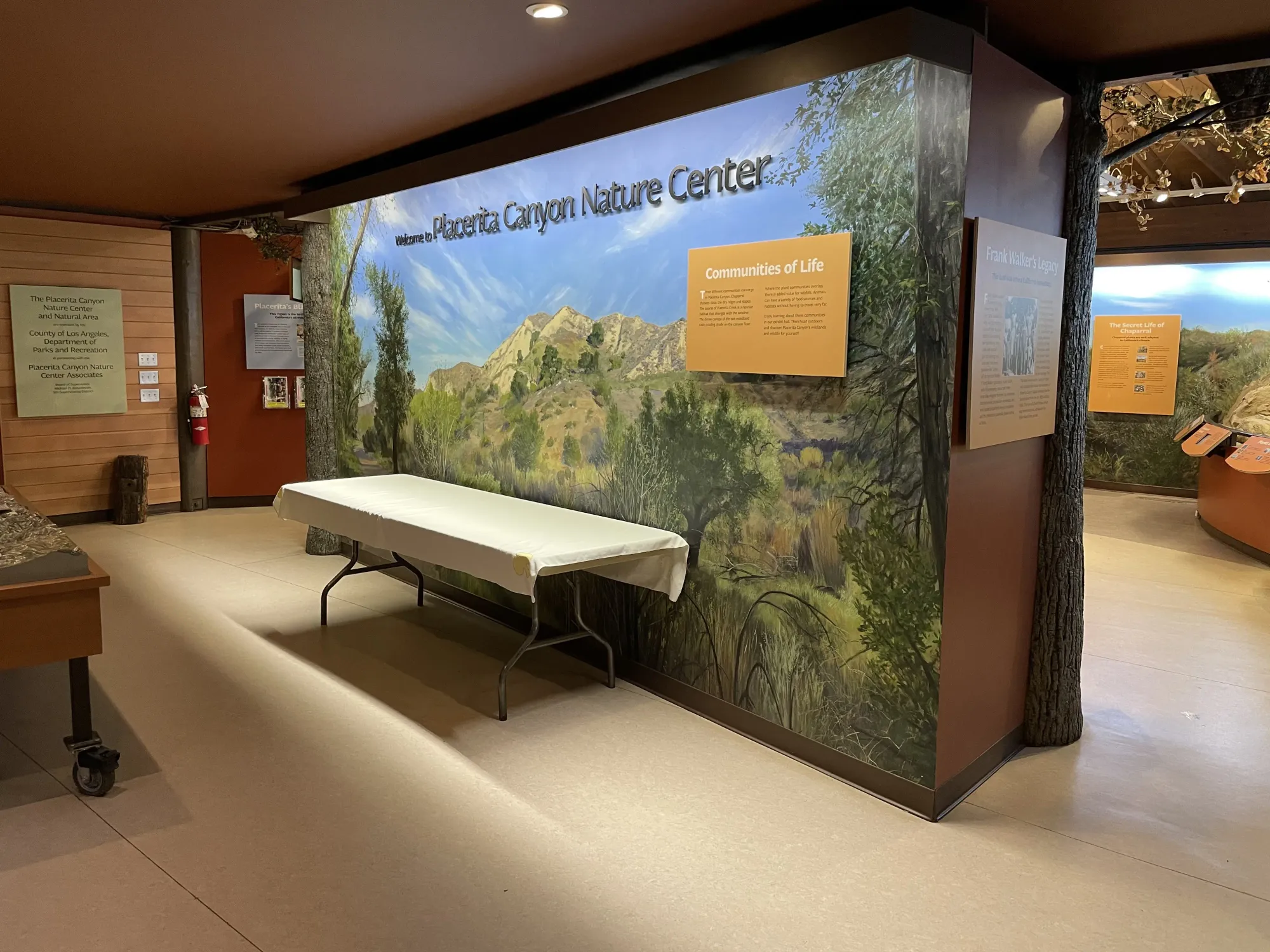 File:Visitor center interior, Placerita Canyon State Park.jpg - Wikimedia Commons