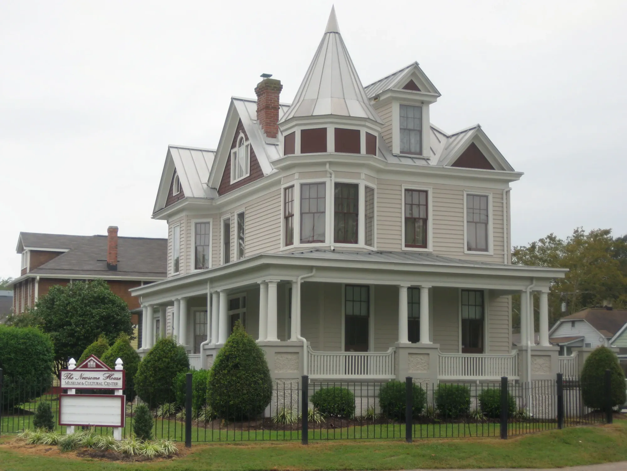 File:J.T. Newsome House (Front).jpg - Wikimedia Commons