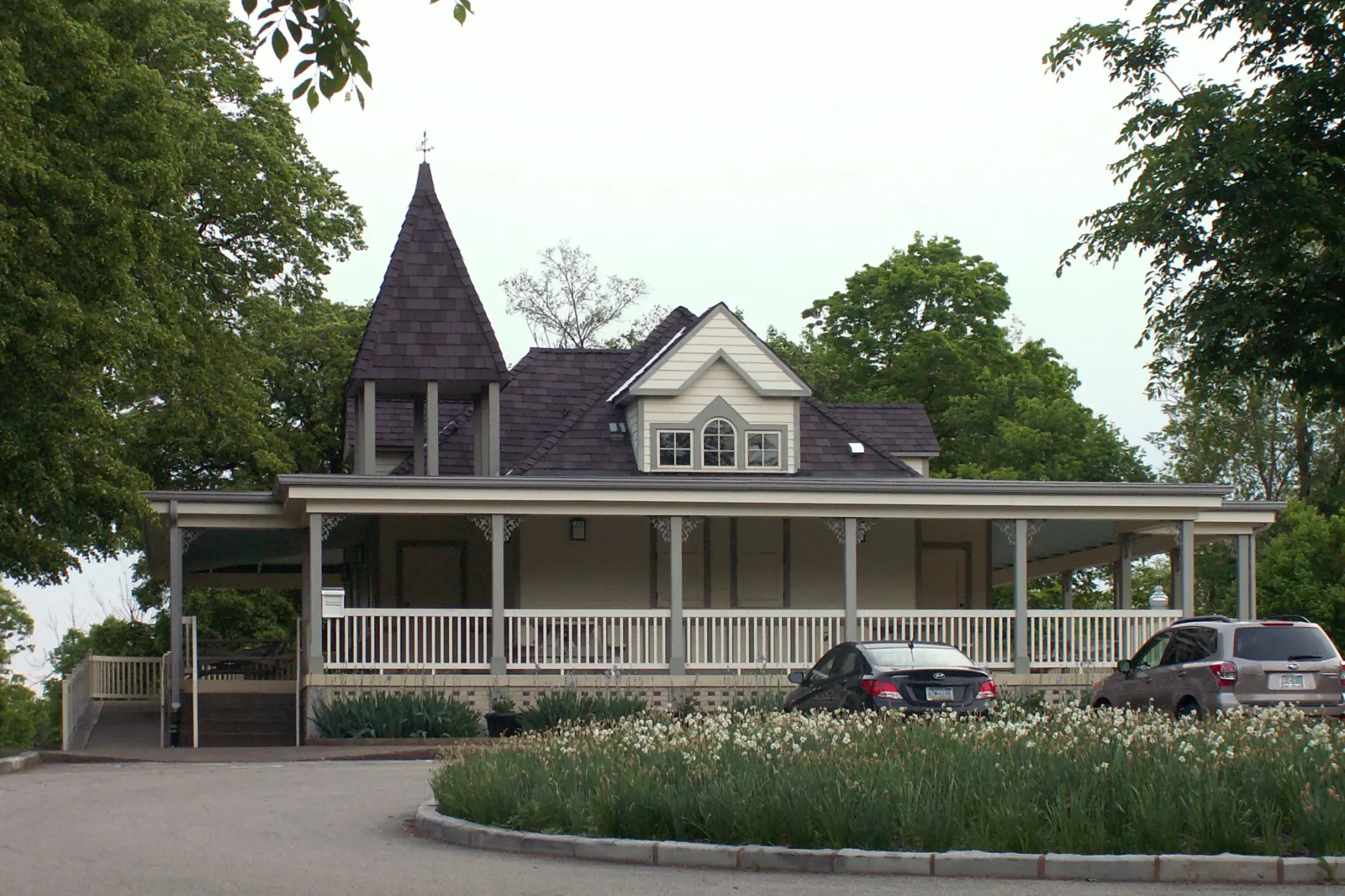 File:Chapel Shelter, Riverview Park, 2015-05-14, 02.jpg - Wikimedia Commons