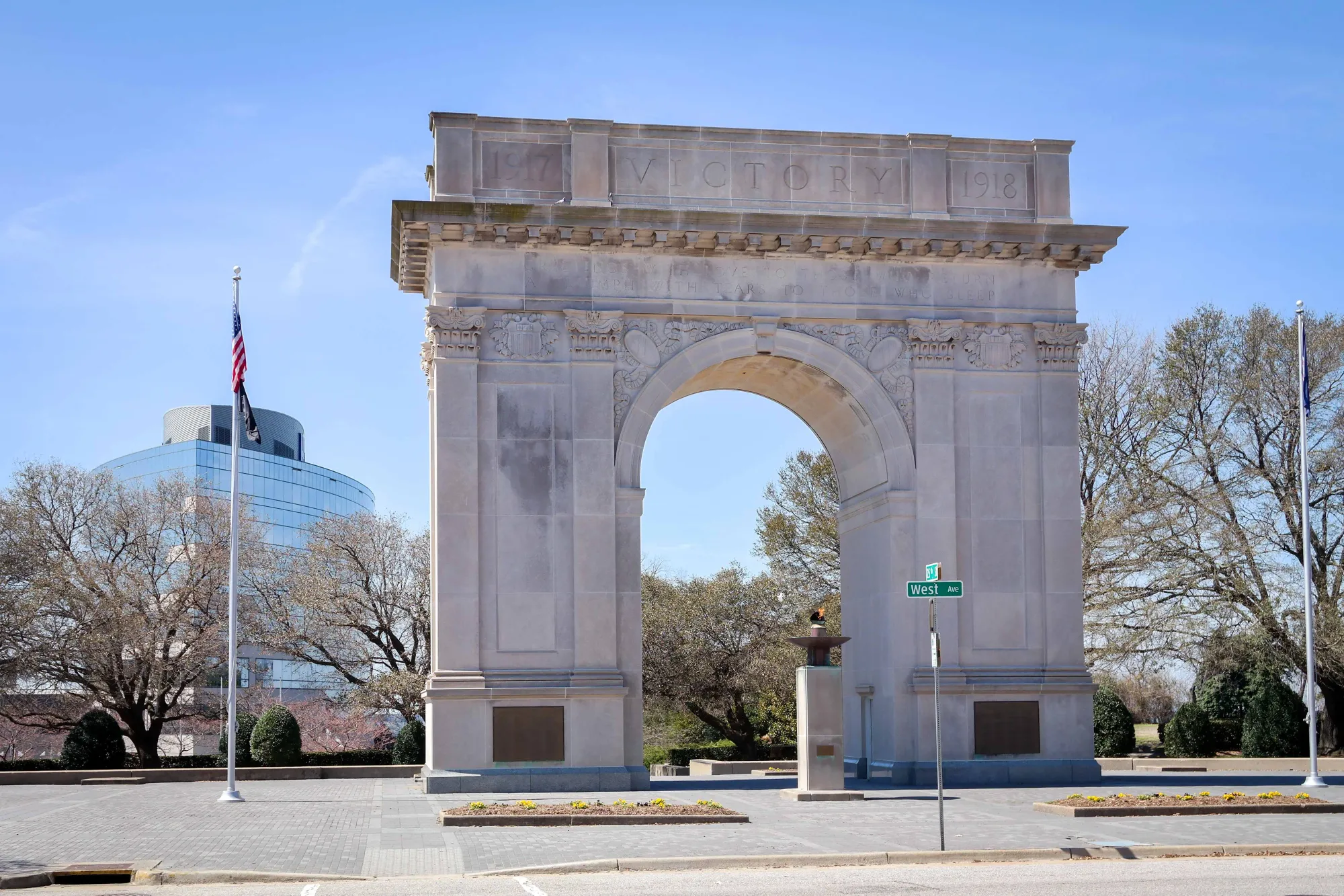 File:Victory Arch, Newport News-1.jpg - Wikimedia Commons