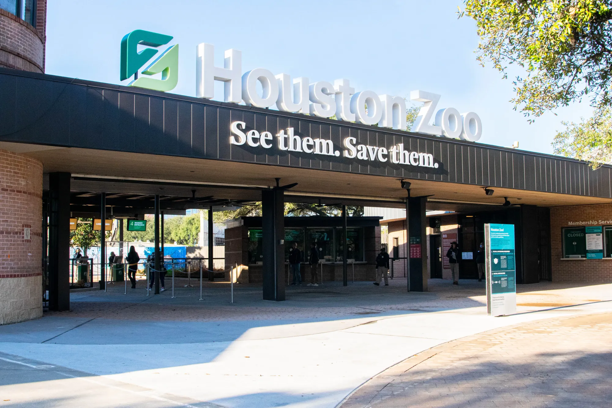 File:Houston Zoo Main Entrance.jpg - Wikimedia Commons