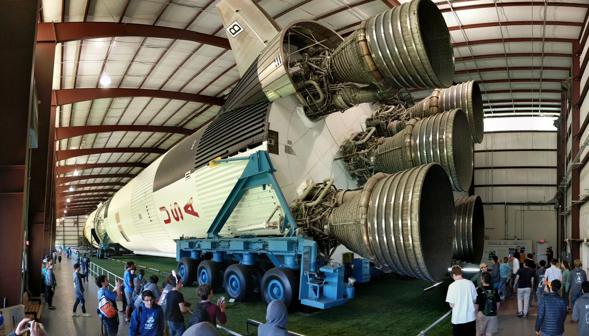 File:Space Center Houston Saturn V.jpg - Wikimedia Commons