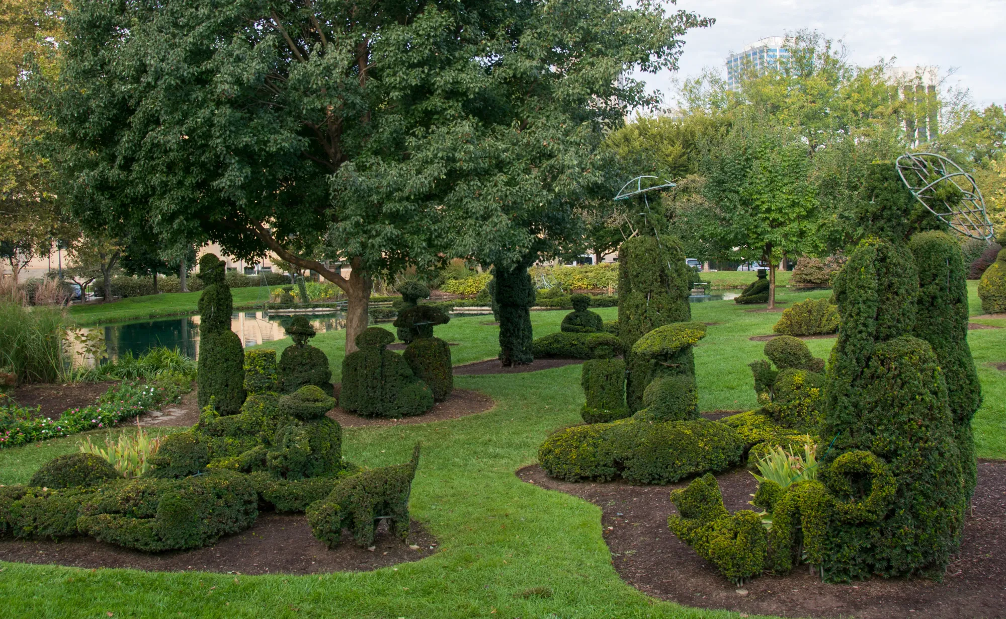 File:Topiary Park, Columbus, OH 01.jpg - Wikimedia Commons