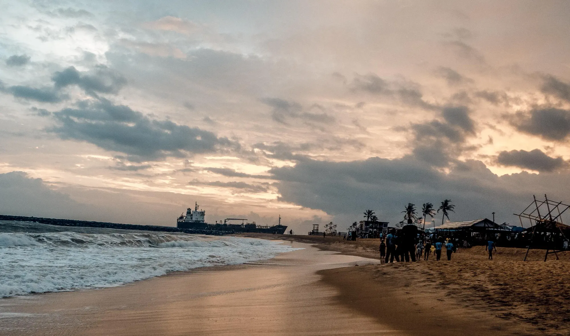 File:Evening-at-elegushi-beach.jpg - Wikimedia Commons