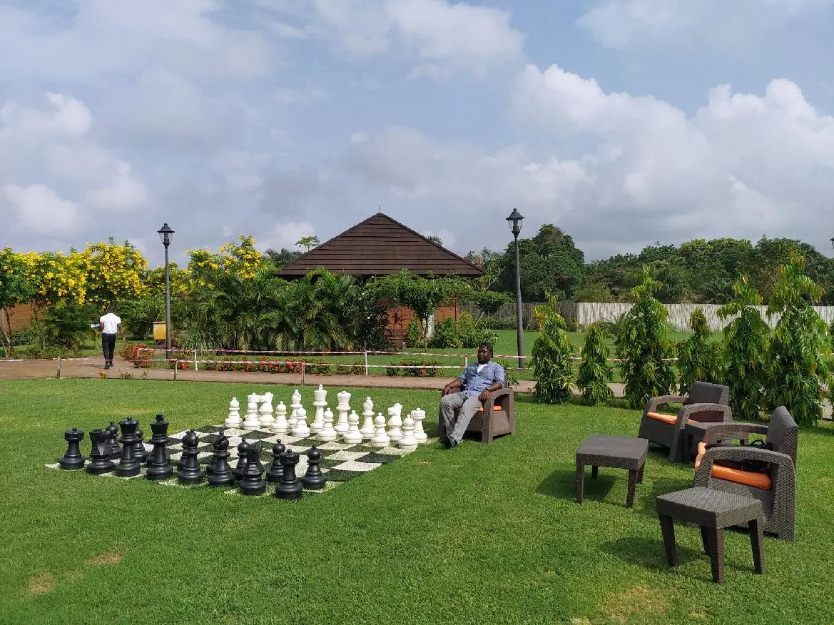 File:Relaxation at a Resort.jpg - Wikimedia Commons