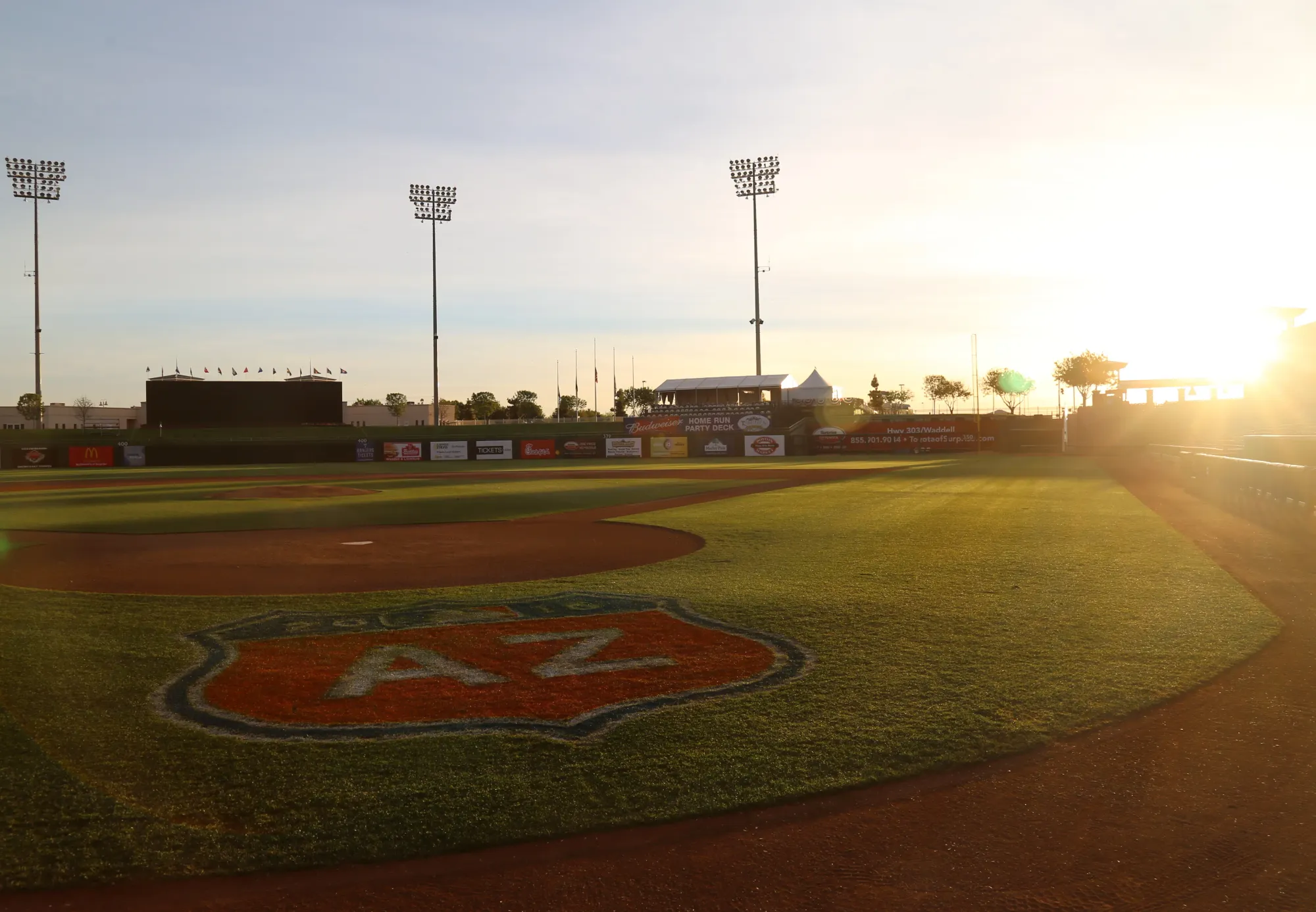 File:The sun rises over Surprise Stadium (25618823921).jpg - Wikimedia Commons