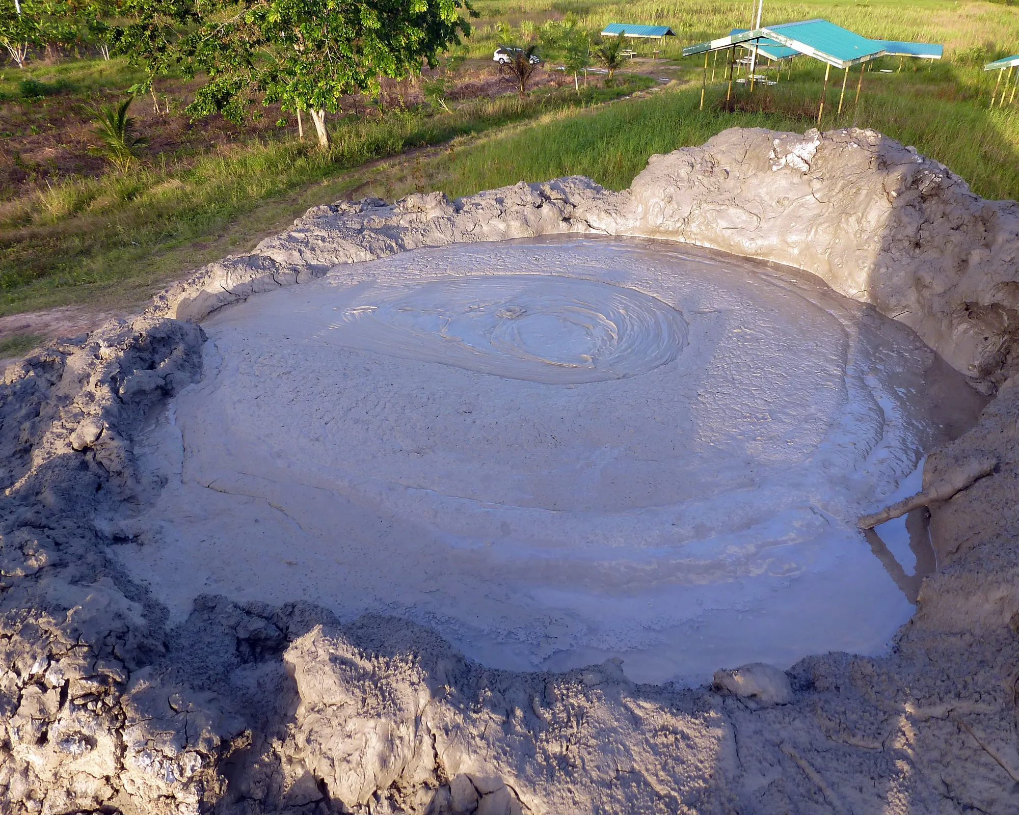 File:Digity Mud Volcano - Barrackpore Penal, Trinidad and Tobago.jpg - Wikimedia Commons