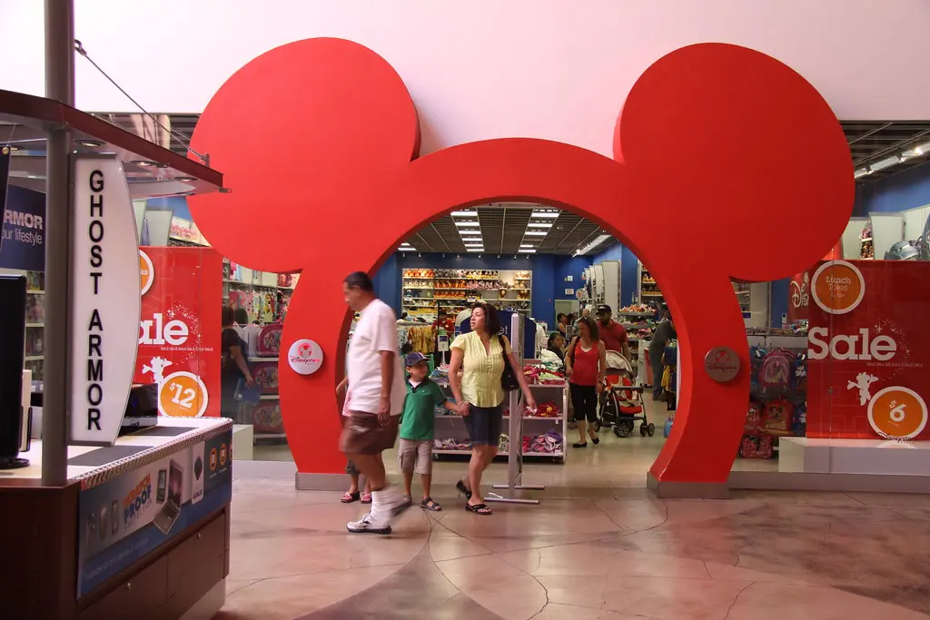 ontario mills disney store | Chung Lun Chiang | Flickr