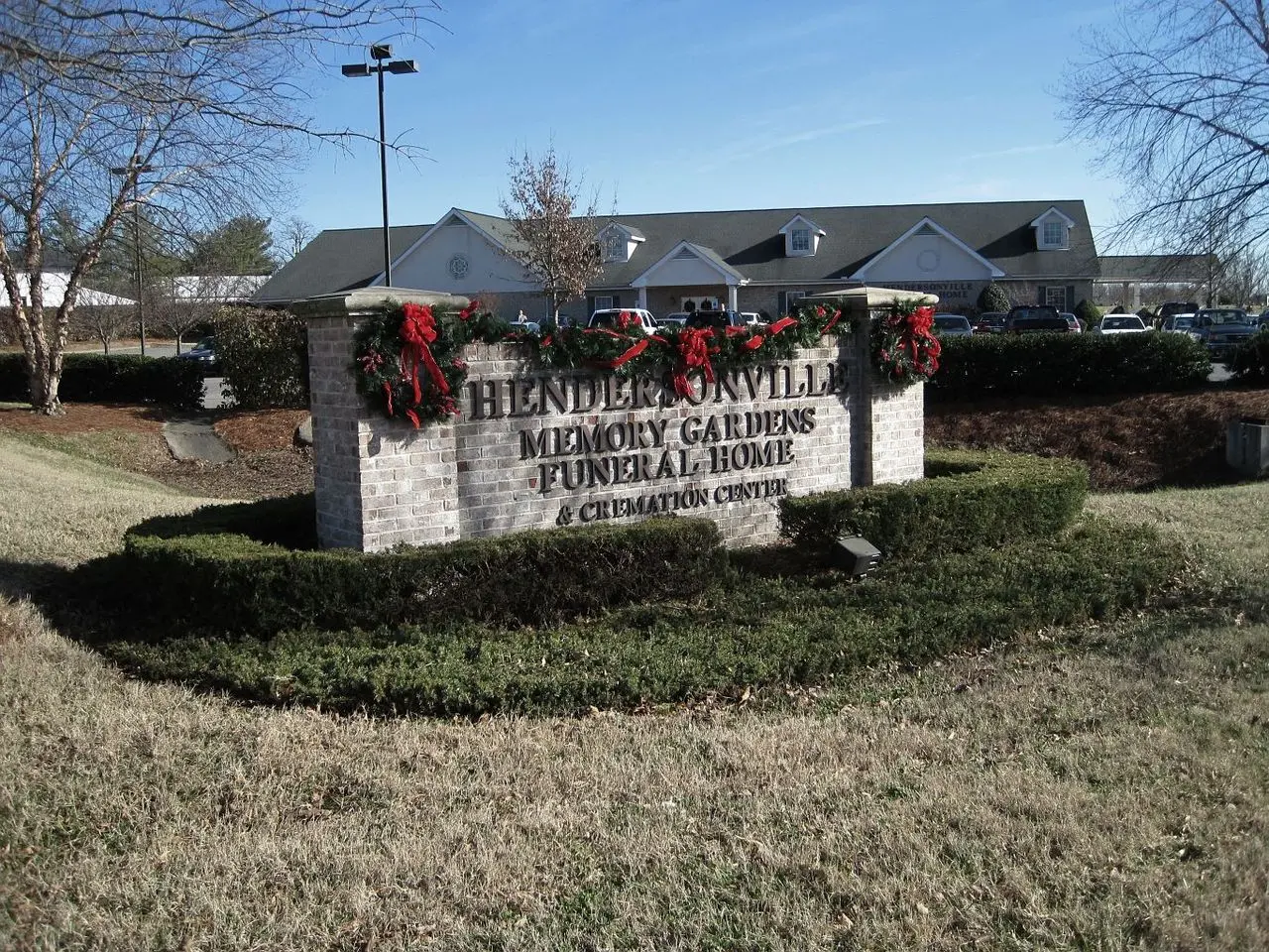 File:Hendersonville Memory Gardens Hendersonville TN 2013-12-27 001.jpg - Wikimedia Commons