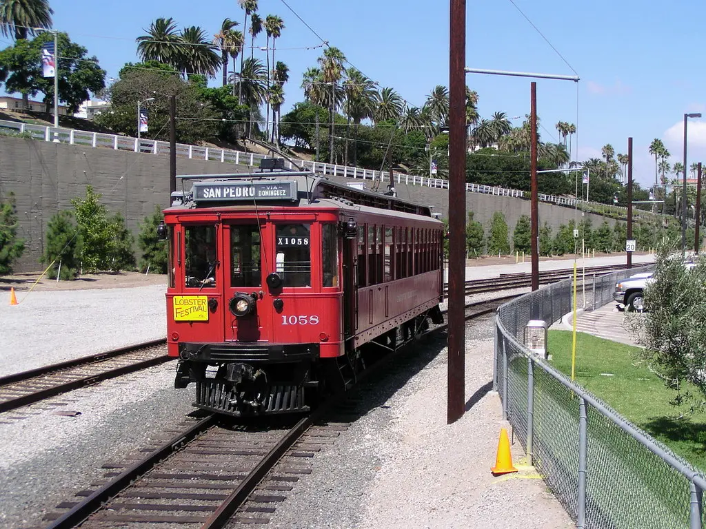 PE 1058 Waterfront Red Car Line | PE 1058 approaching the Po… | Flickr