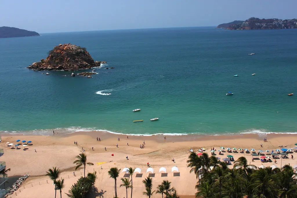 Playa la Condesa. Bahía de Acapulco, Guerrero. México | Flickr