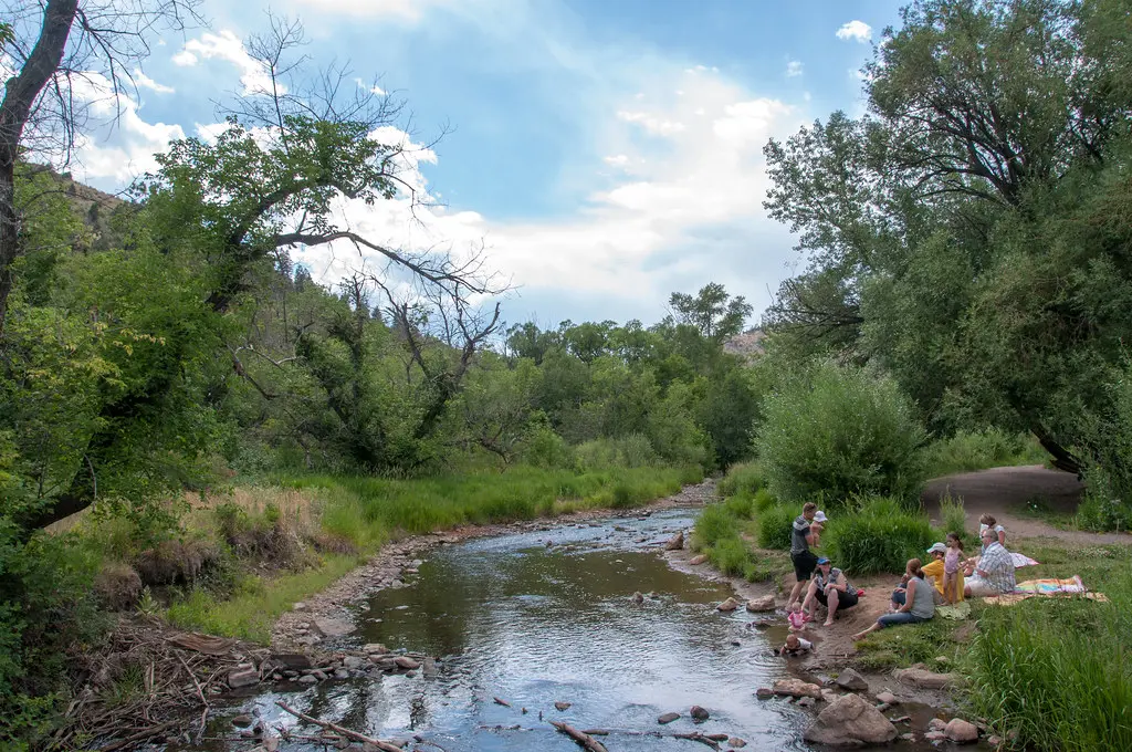 Picnickers at Bear Creek | Lair o' the Bear Park, June 30, 2… | Flickr