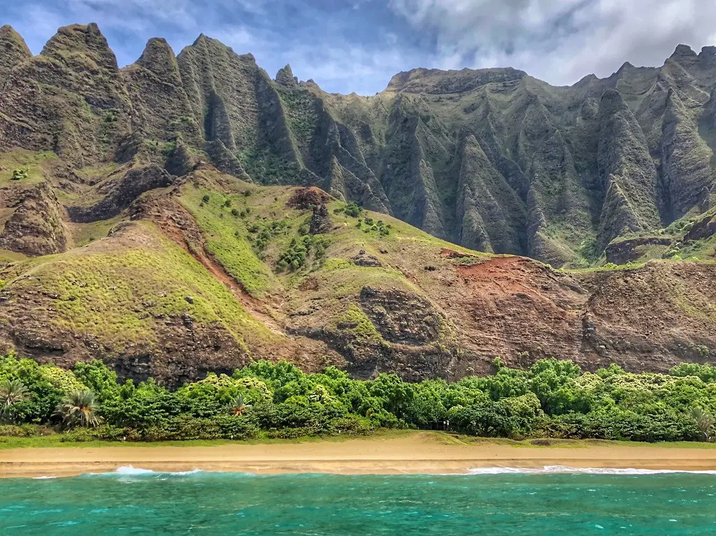 Choosing your island: Hawaii vs. Maldives vs. Greece