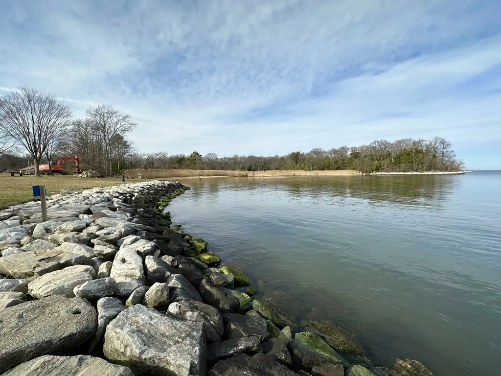 North End of Sandy Point Park | There's a quiet cove at the … | Flickr