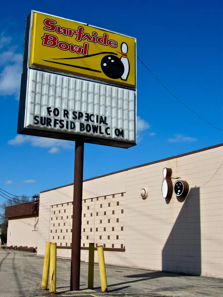 Surfside Bowl, Kenosha, WI | Surfside Bowl, 1015 Sheridan Ro… | Flickr