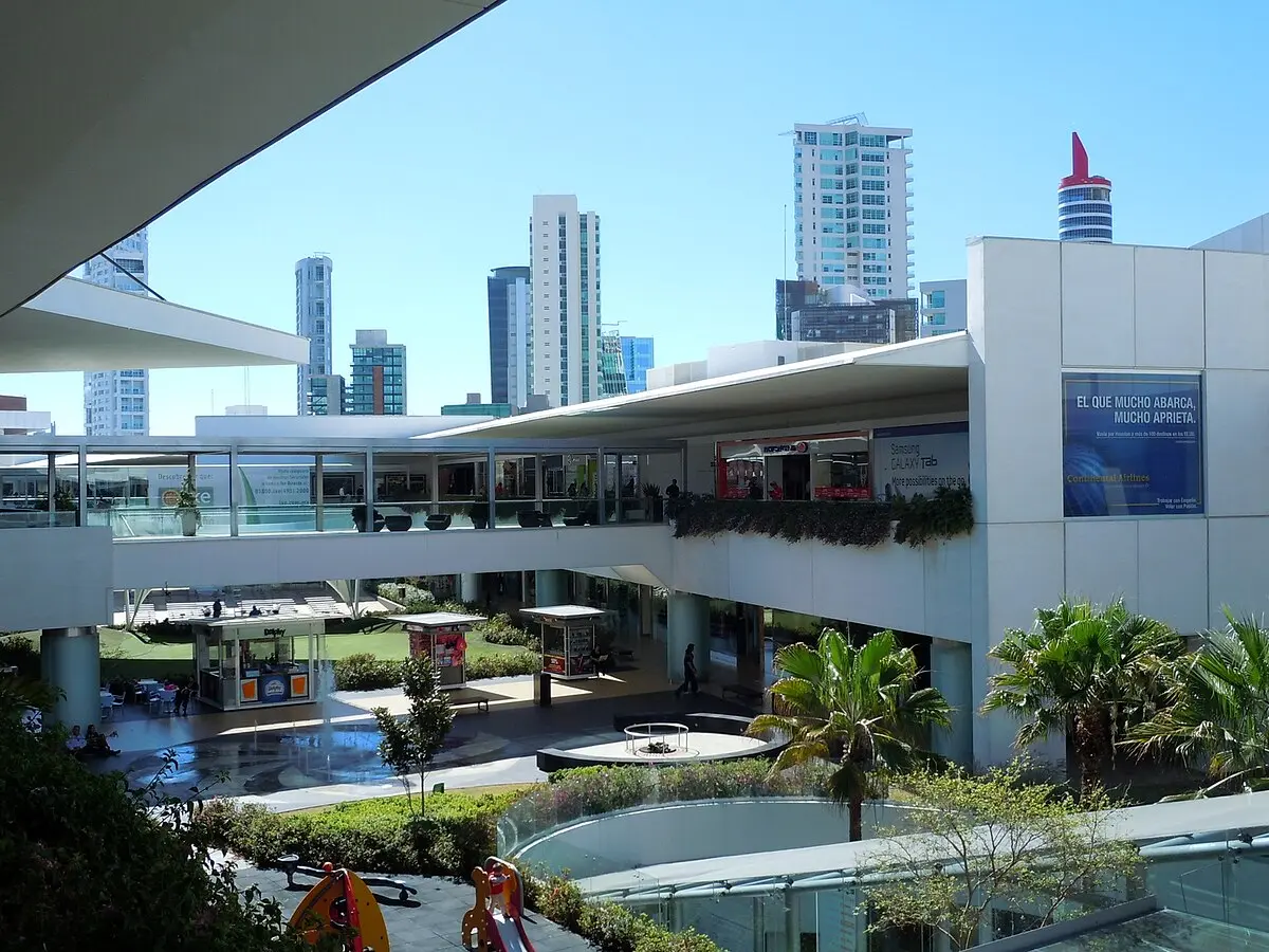 File:Andares mall.jpg - Wikimedia Commons