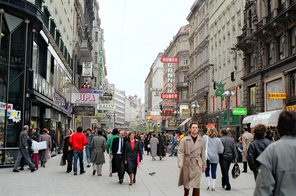 230. //60/1k/1,339/1f - The Streets of Vienna, Austria 19… | Flickr