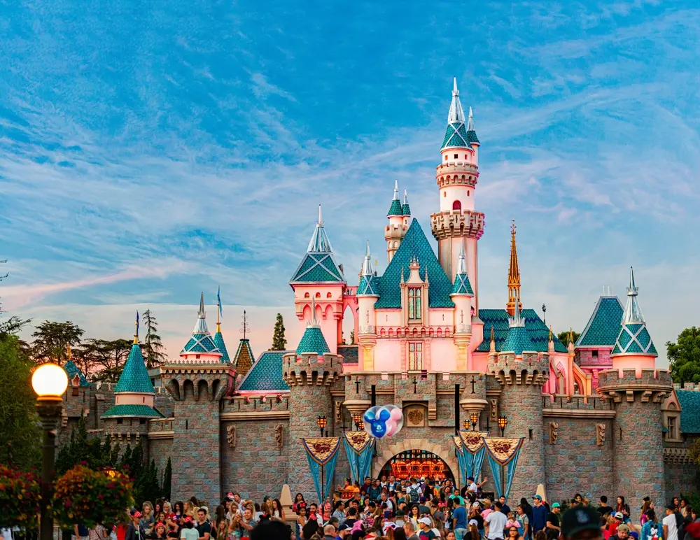 One of Disneyland’s original rides plans to remove racist tropes - No Paywall | Karta