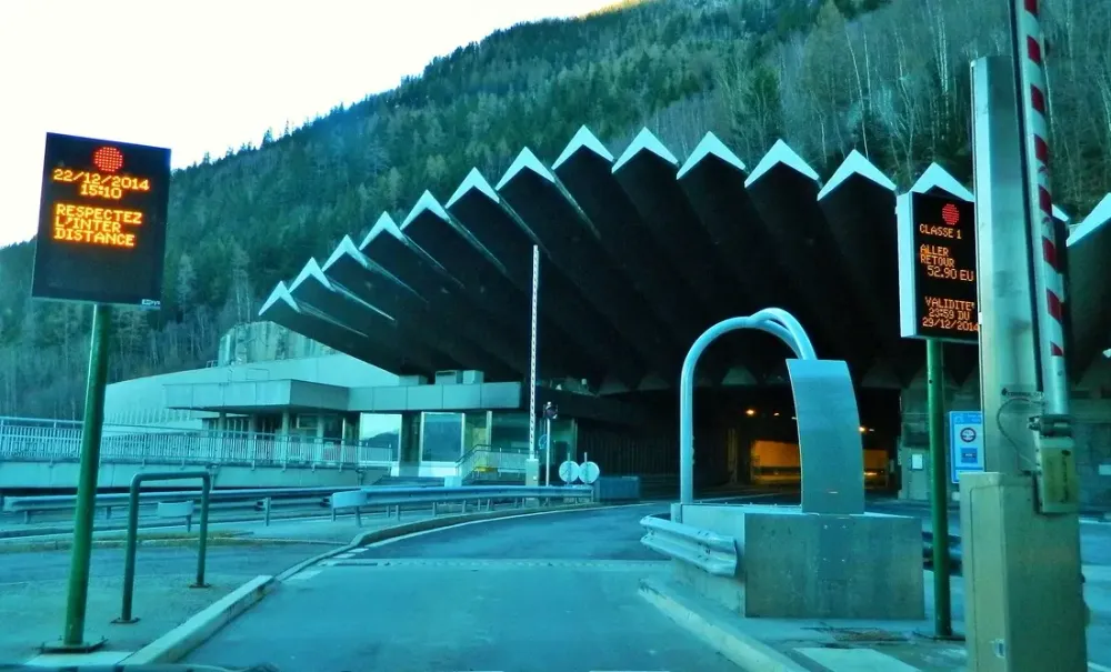 Mont-Blanc Tunnel Closure: Major Renovations to Impact Travel Between France and Italy - No Paywall | Karta