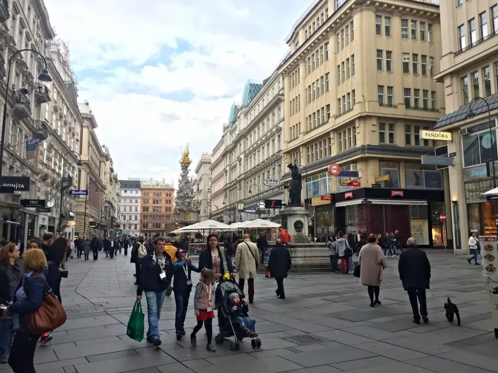 Timeless Streets: How European Cities Teach Us to Walk Slowly Again | Karta