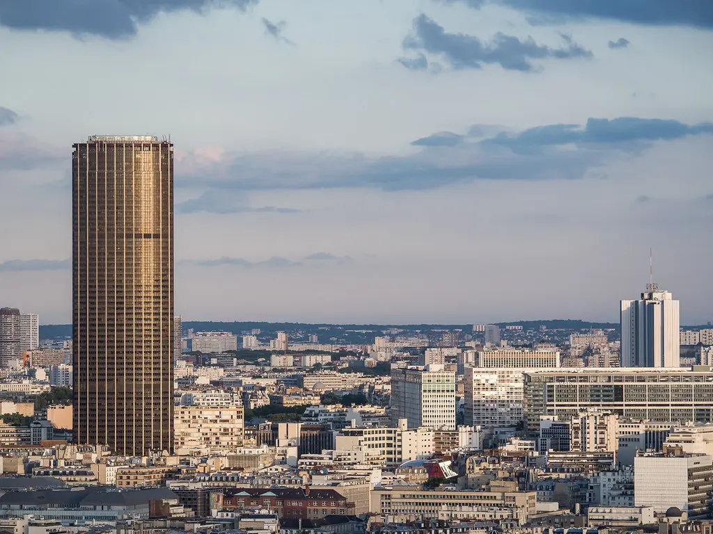 Torre Montparnasse al atardecer | La torre Montparnasse se c… | Flickr