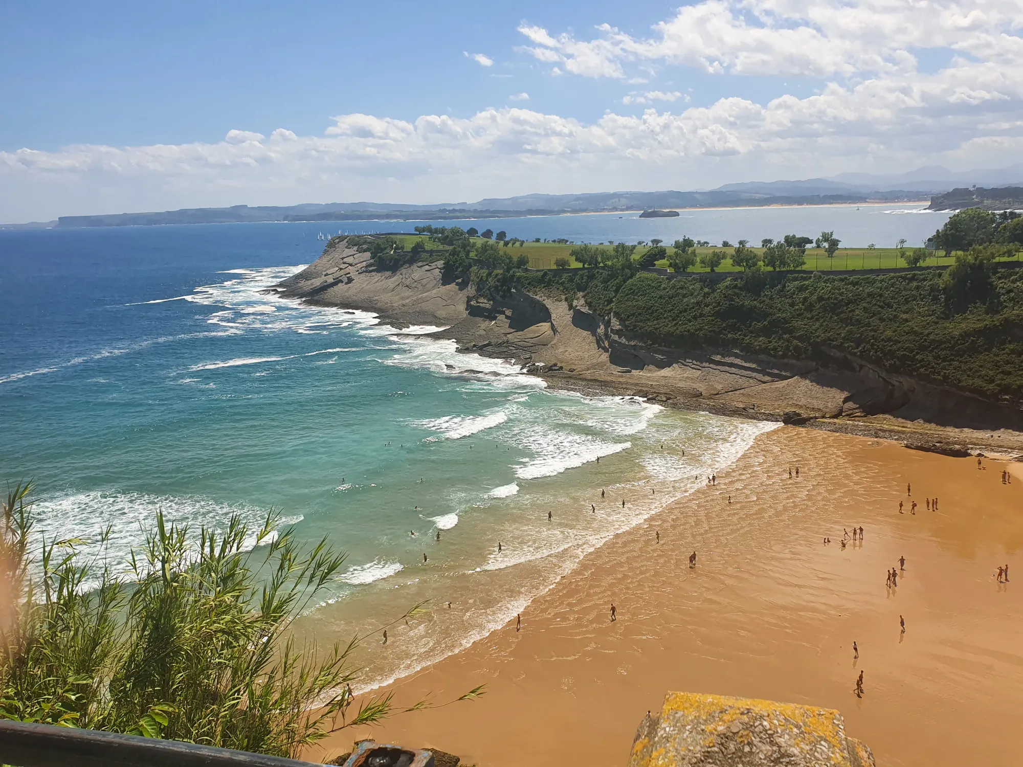 File:Playa de Mataleñas, Santander.jpg - Wikimedia Commons