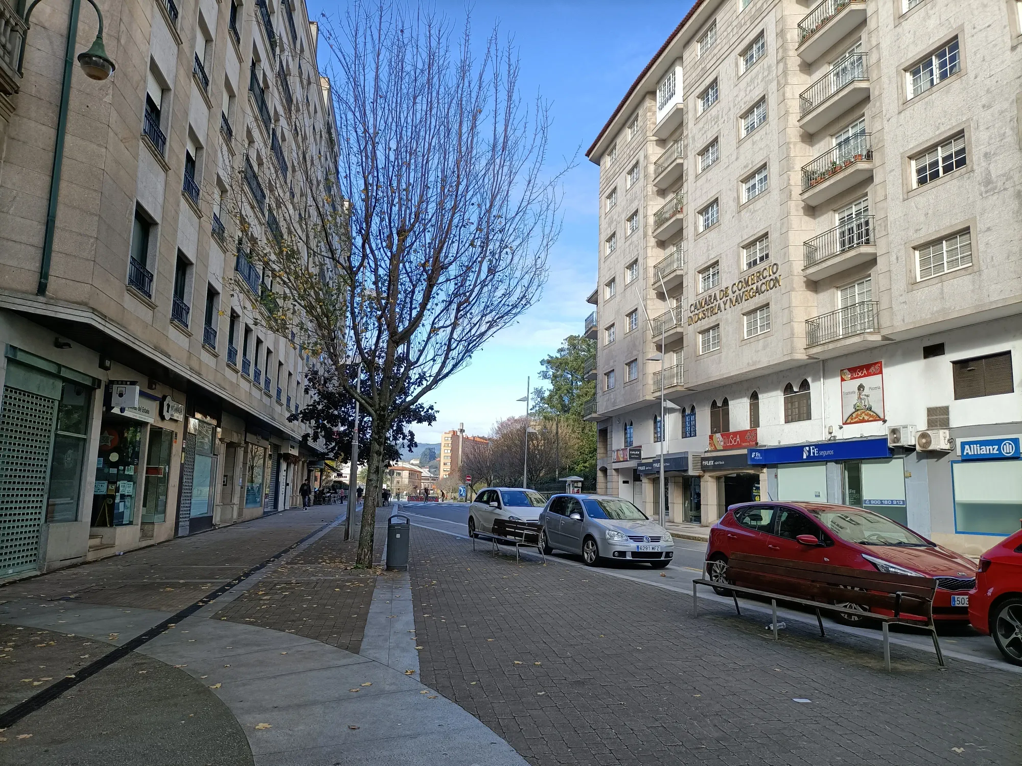 File:Avenida Reina Victoria en Pontevedra capital.jpg - Wikimedia Commons