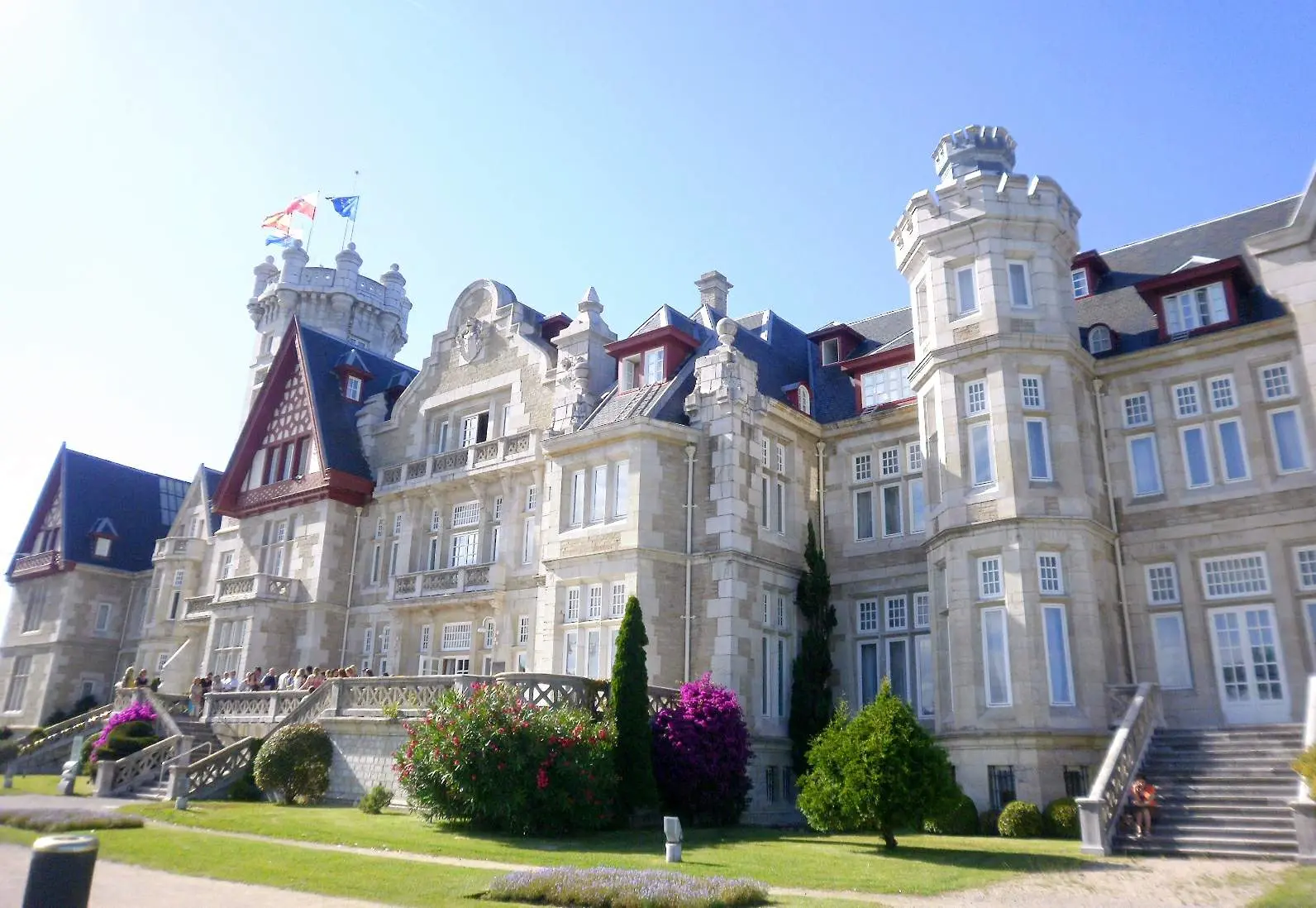 File:Santander - Peninsula de la Magdalena, Palacio 04.jpg - Wikimedia Commons
