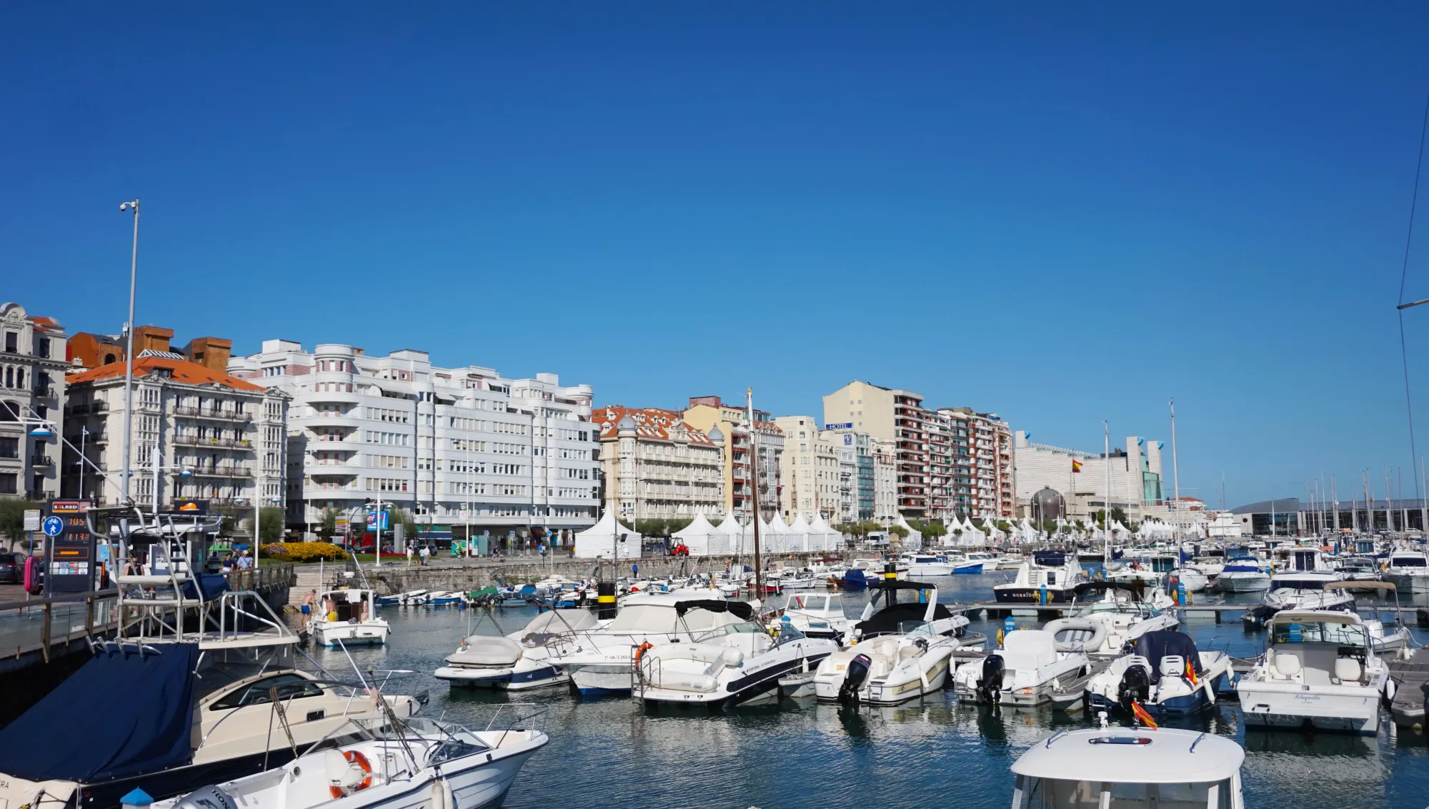 File:Santander - Puerto Chico.jpg - Wikimedia Commons