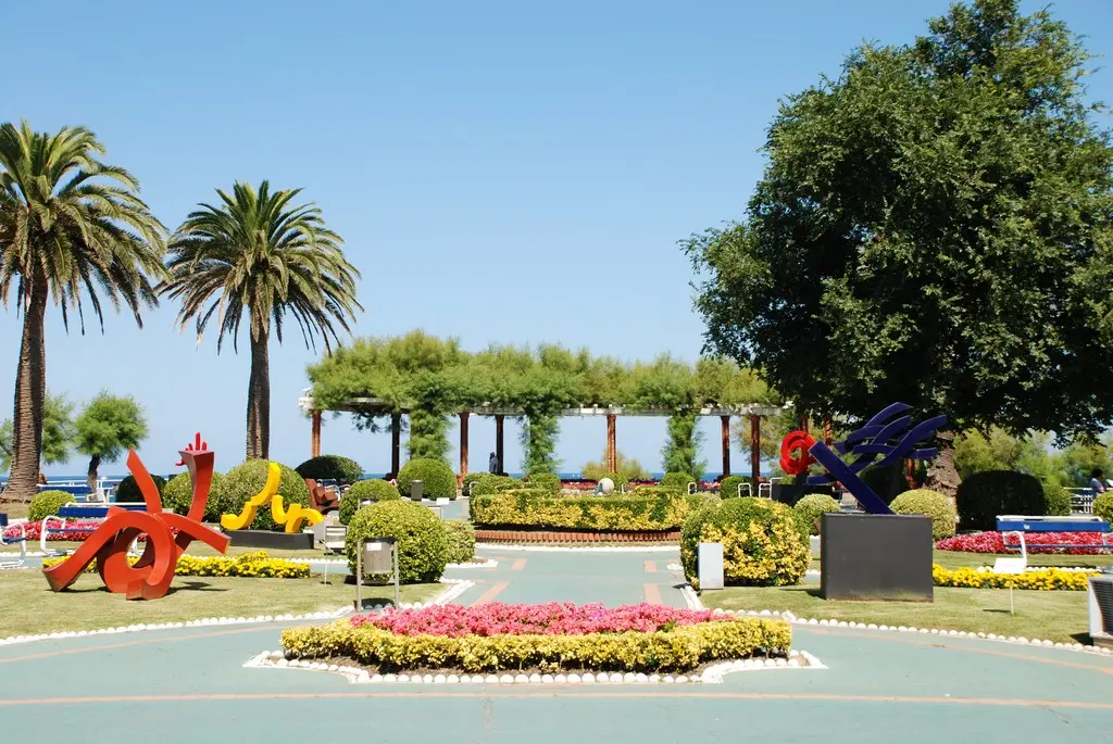 Paseo de pereda garden | Yellow.Cat | Flickr