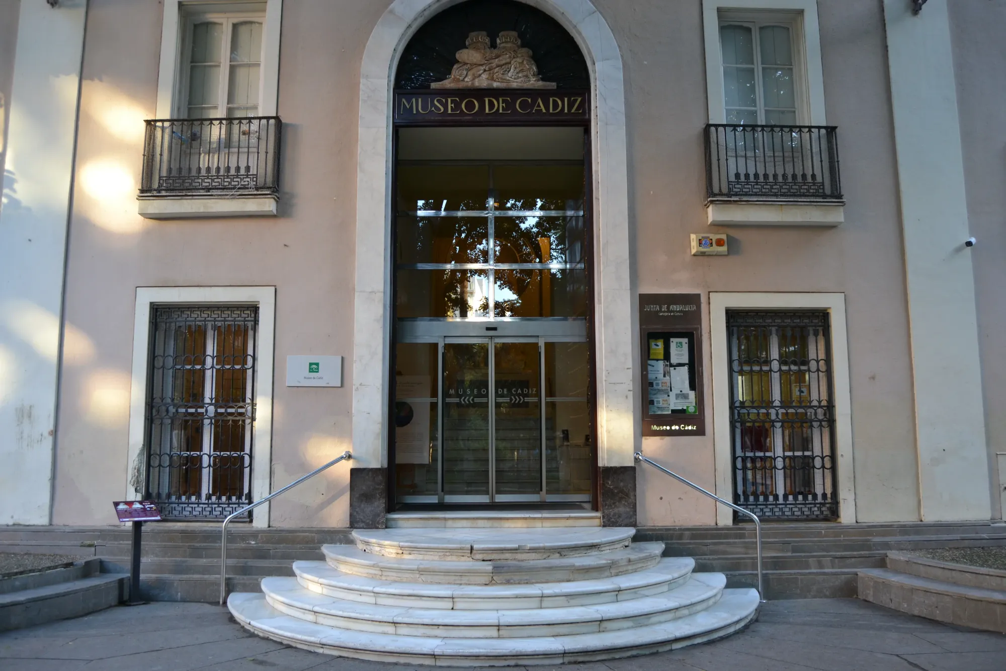 File:Museo de Cádiz (31513249300).jpg - Wikimedia Commons