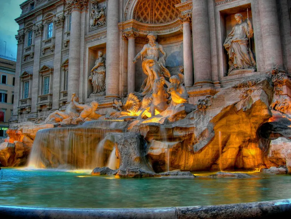 Fontana di Trevi at night | Pedro Lopez | Flickr