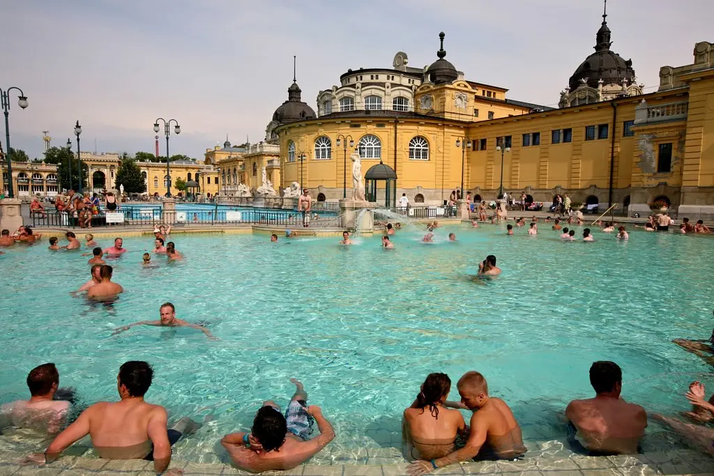 Puentes, termas y ruin bars: 23 qué hacer en Budapest sin prisa